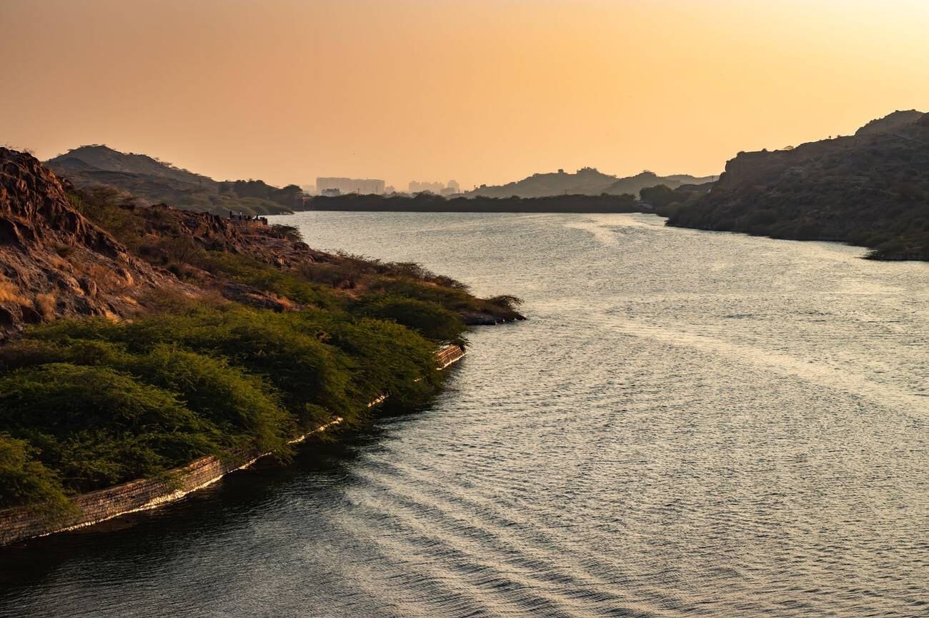 Kaylana-Lake-A-Tranquil-Oasis-Amidst-Jodhpurs-Desert-Landscape